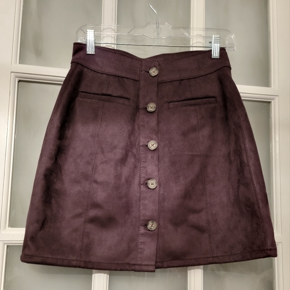 Maurices Dresses & Skirts - 🔴Maurices size 4 chocolate velvet button down skirt